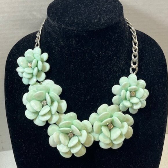 VTG Mint Green Lucite Flower/Rhinestone Necklace 18"+3" extender Silver Tone